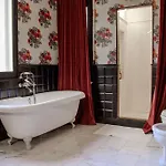 La Maison Du Theatre Bed & Breakfast