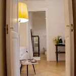 La Maison Du Theatre Bed & Breakfast 4*