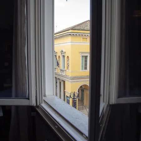 ベッド・アンド・ブレックファスト La Maison Du Theatre