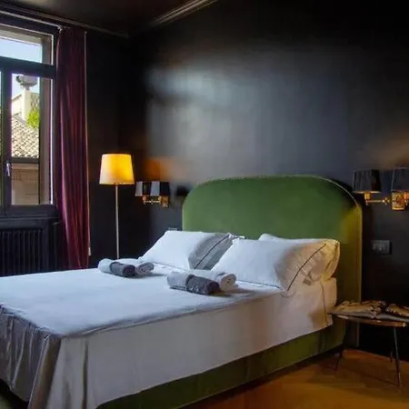 La Maison Du Theatre 4*