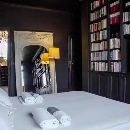 La Maison Du Theatre Bed & Breakfast