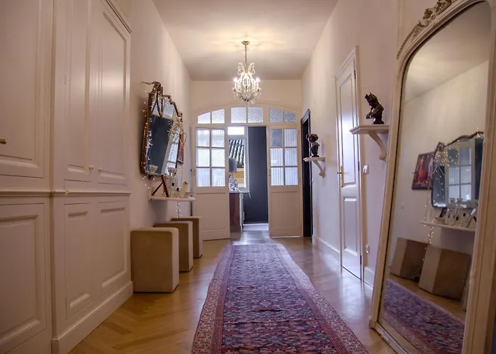 La Maison Du Theatre Bed & Breakfast 4*