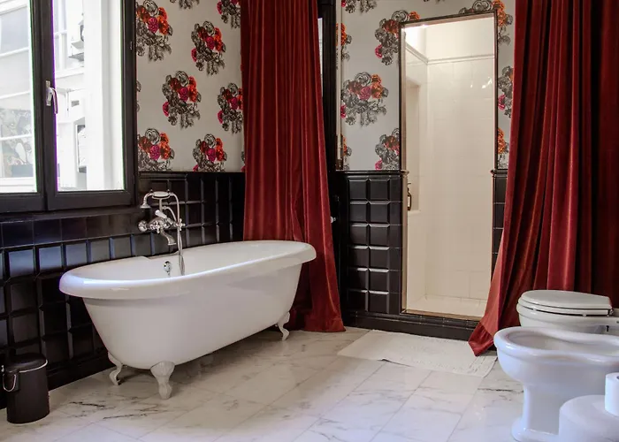 La Maison Du Theatre Bed & Breakfast