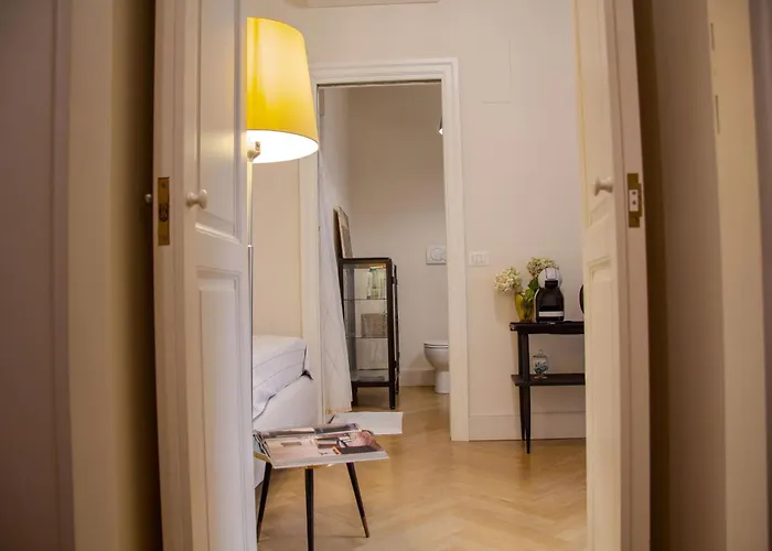 La Maison Du Theatre Bed & Breakfast 4*